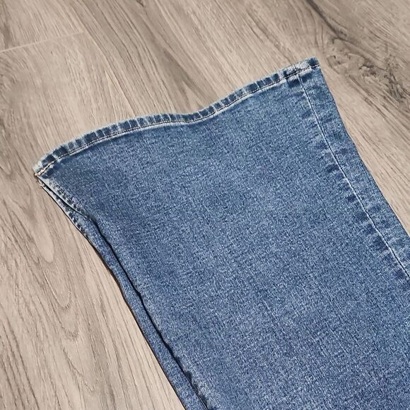 EUC Hudson Heidi High Rise Flare Bubbly Jeans - Picture 3 of 10